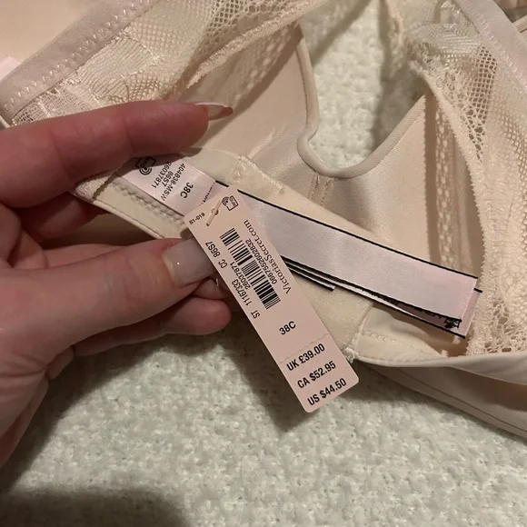 Victoria Secret Bra - Picture 4 of 4